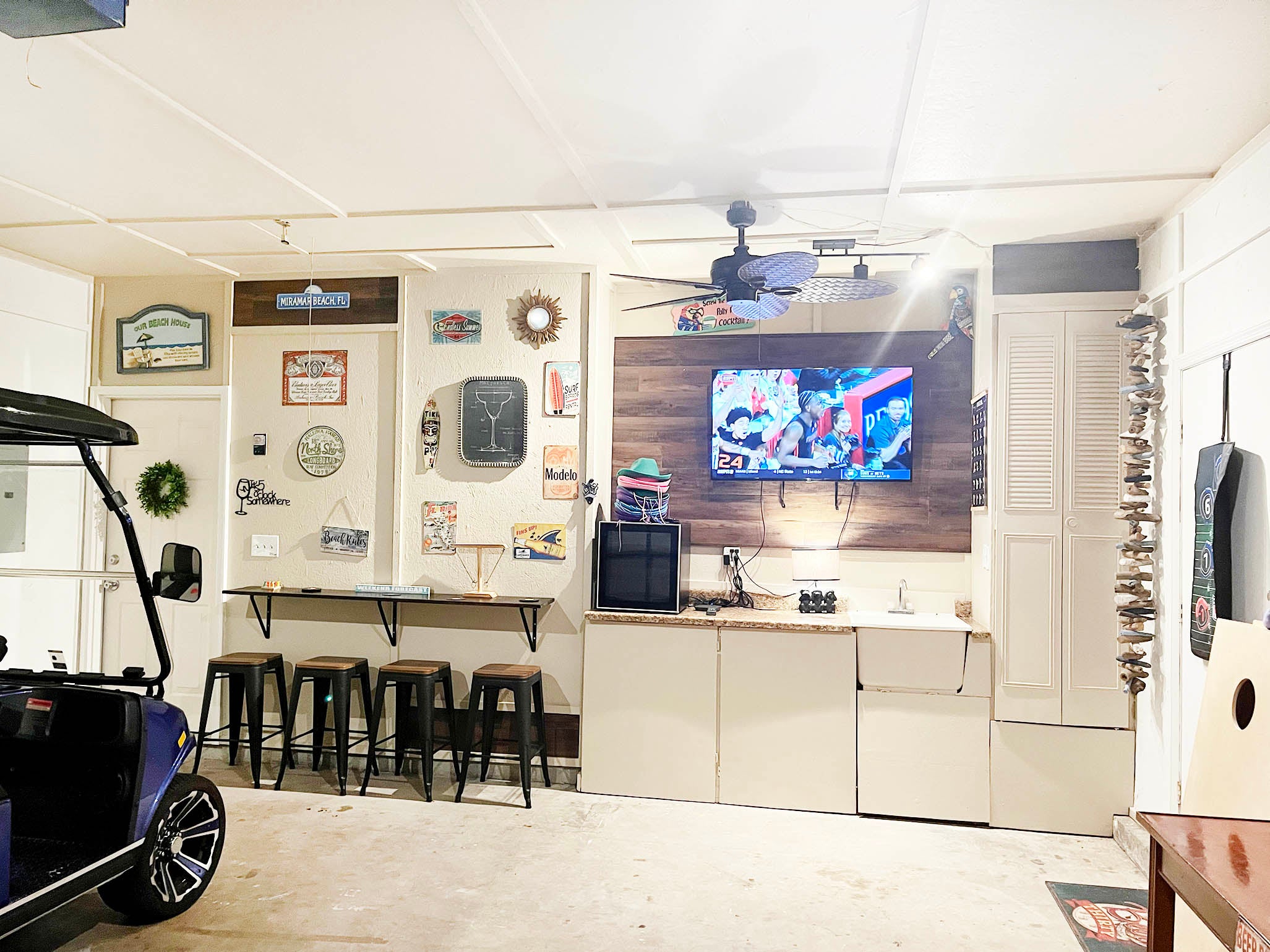Play games and catch the game in the garage