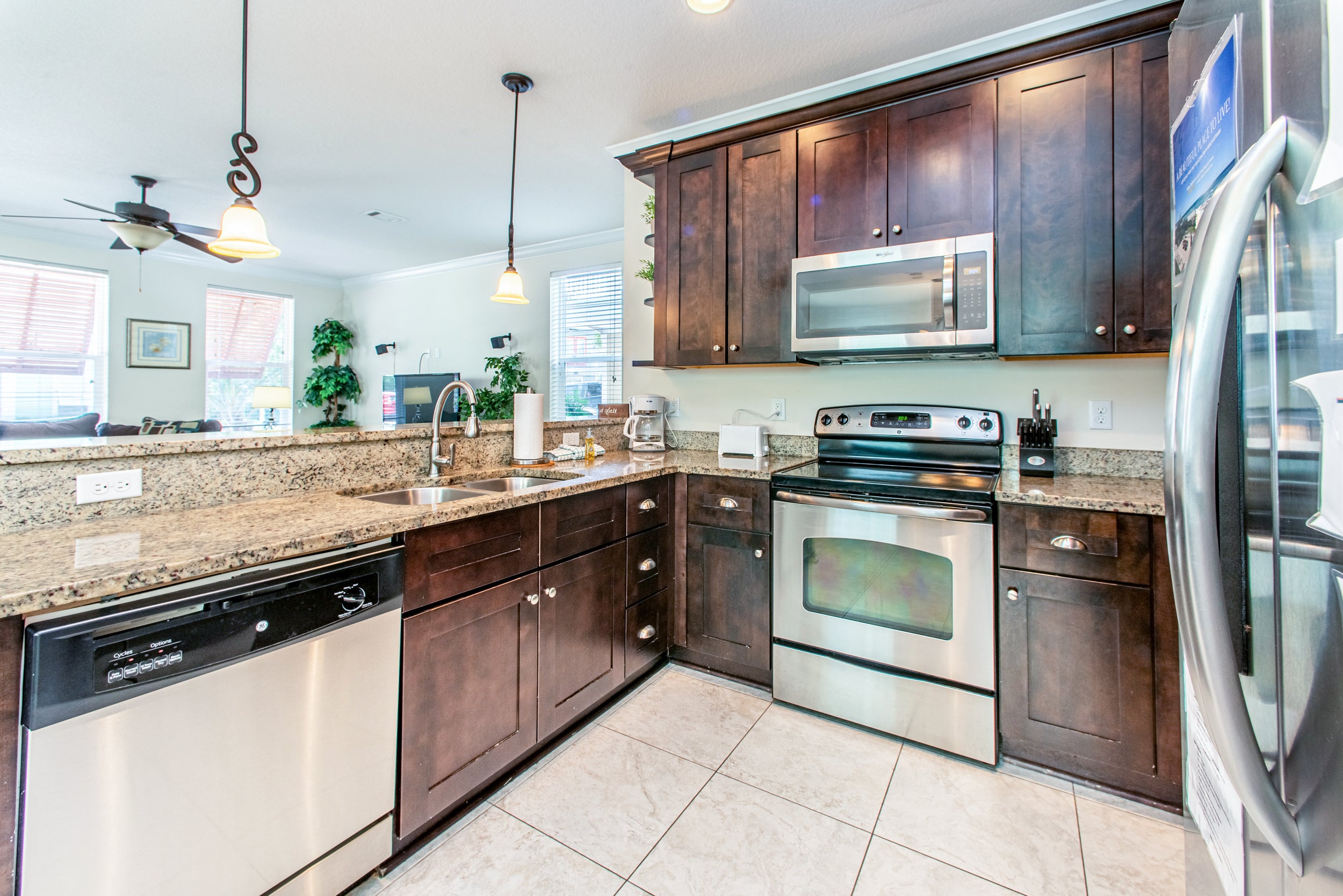 Kitchen w: granite and stainless steel appliances 