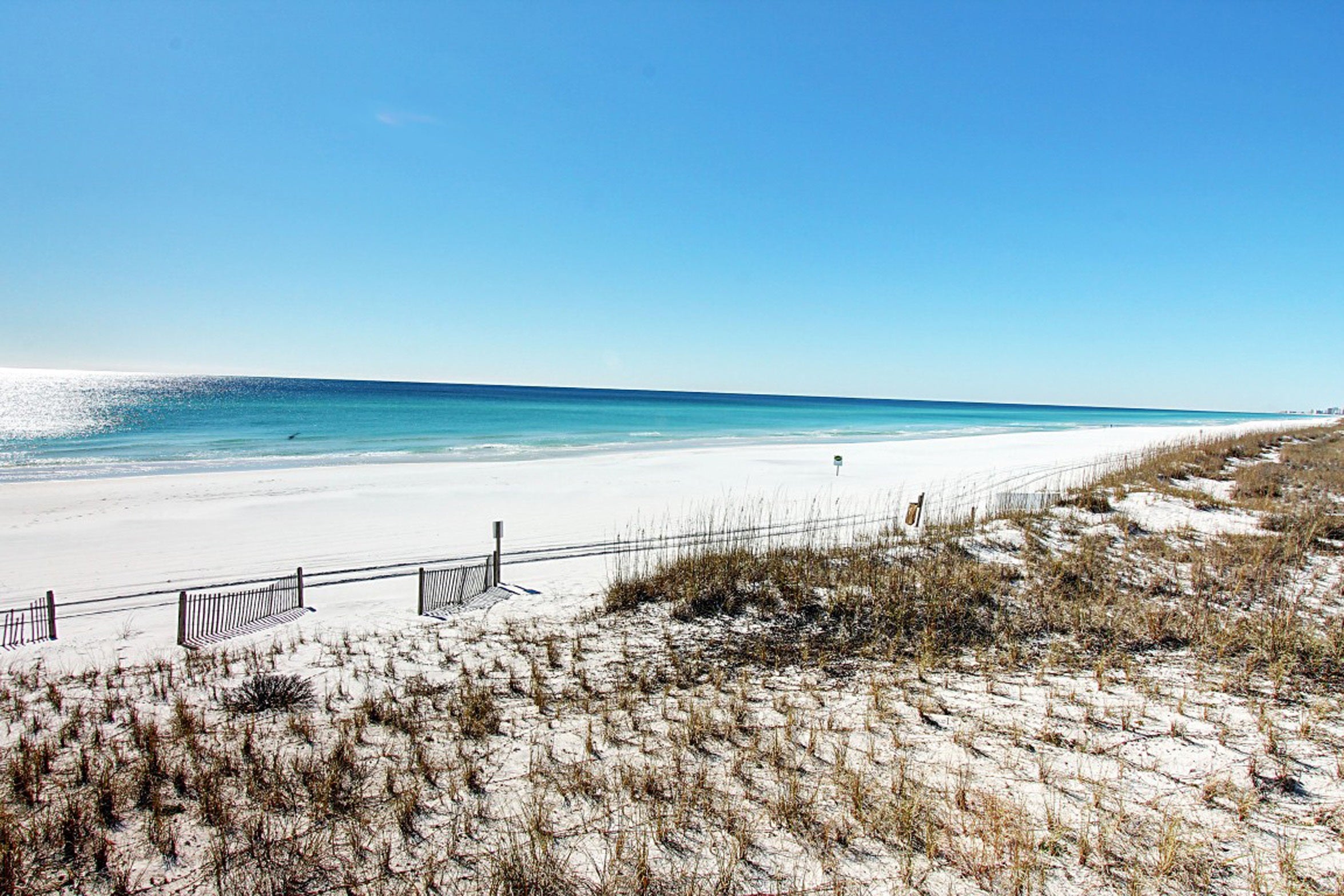 Spectacular Beaches in front of Mainsail! 