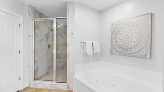 Master+bathroom+tub+and+shower