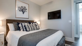 Queen Bedroom with Flatscreen Tv