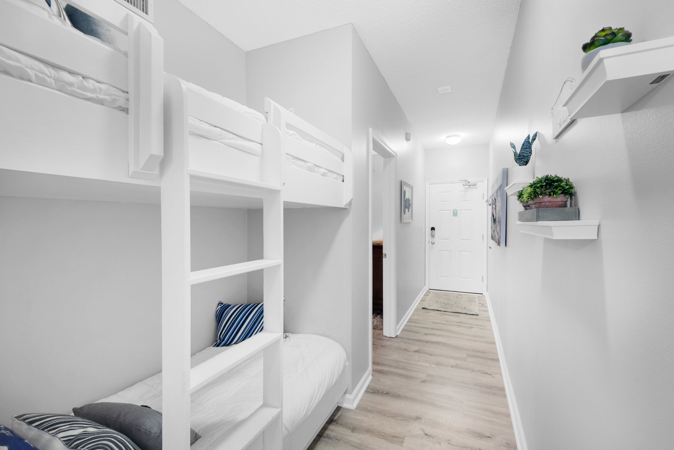 Great little bunk beds tucked away in the hall!