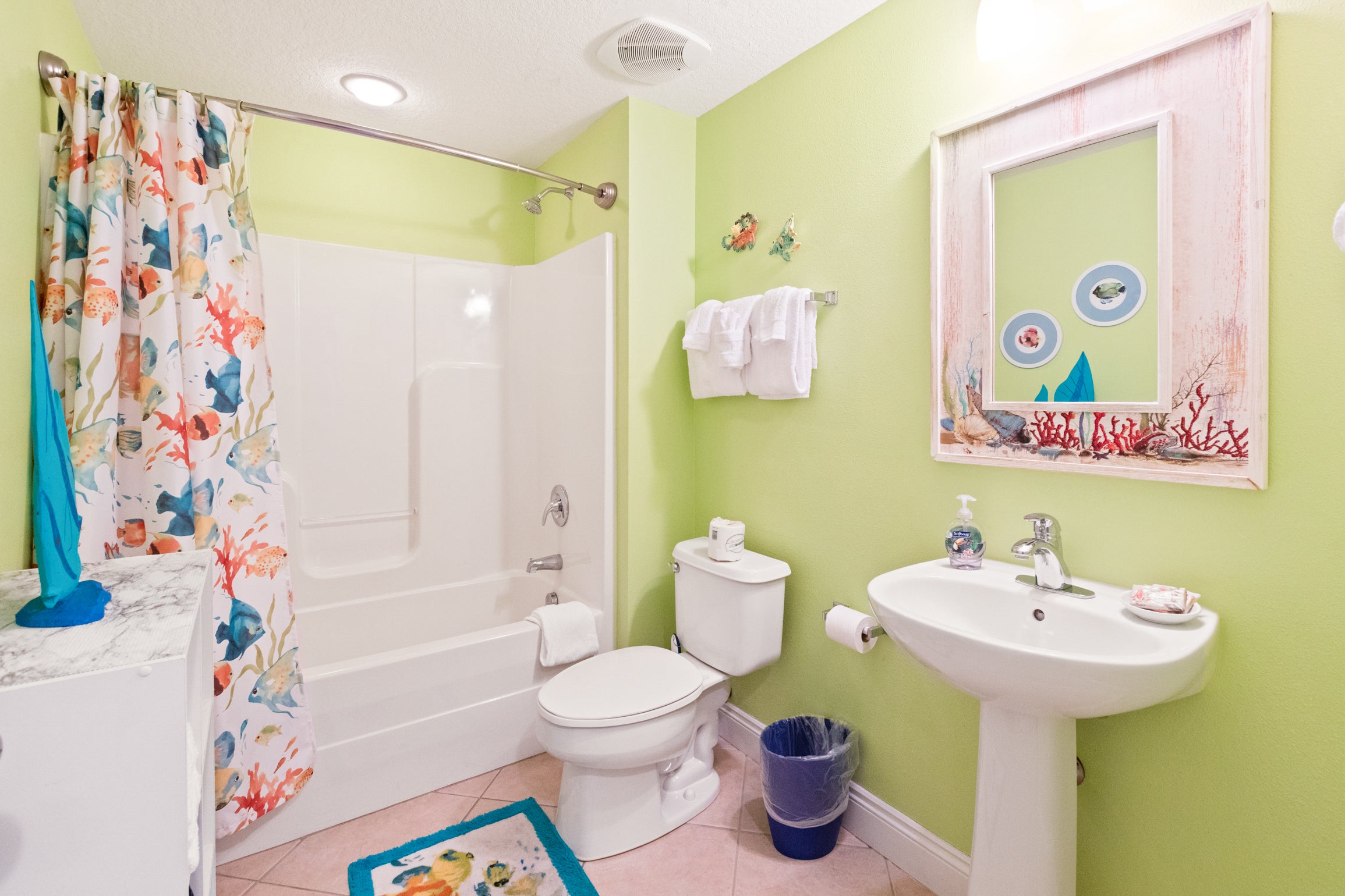 Colorful guest bath with shower-tub combo