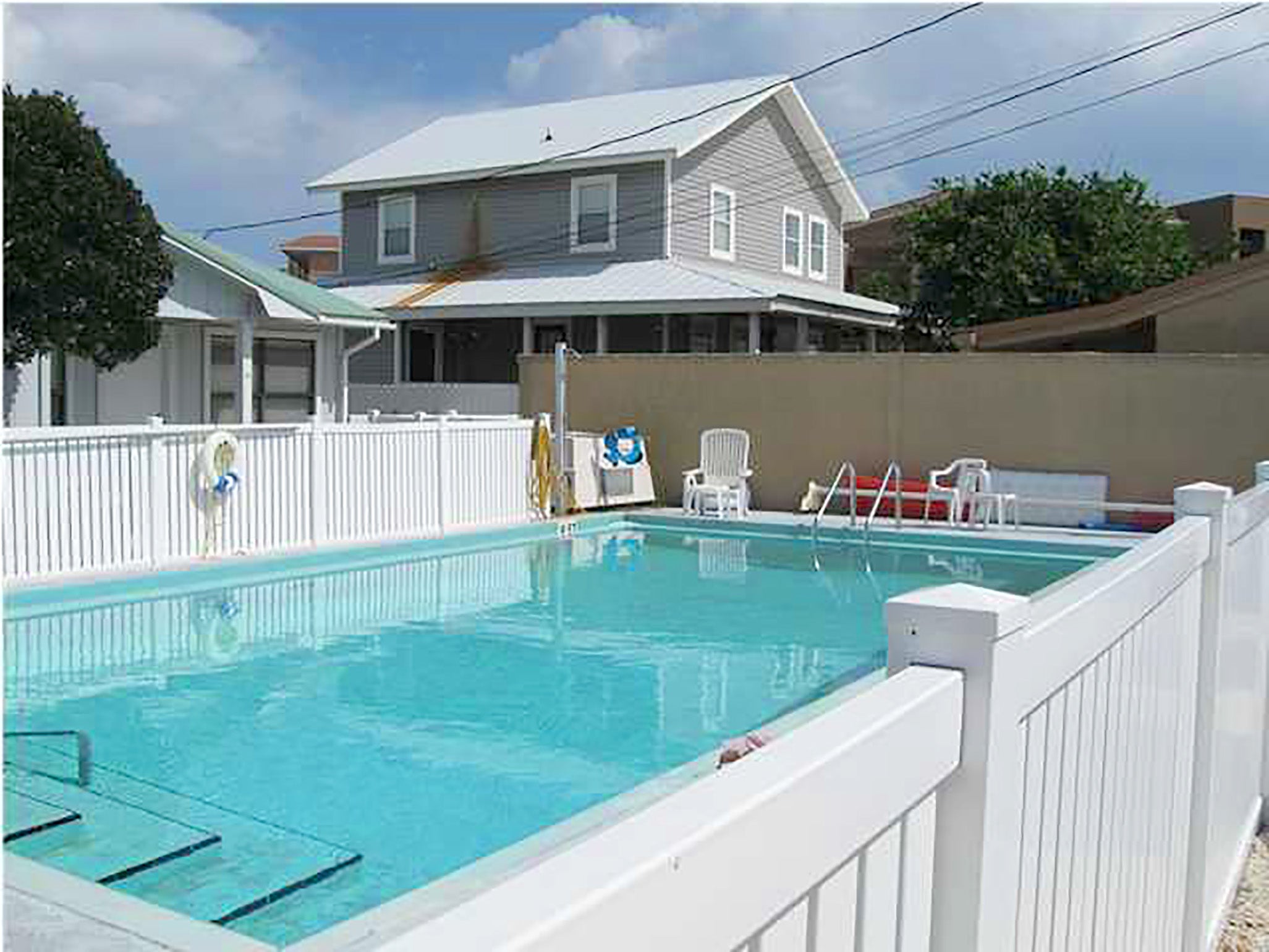 Great+fenced+in+pool
