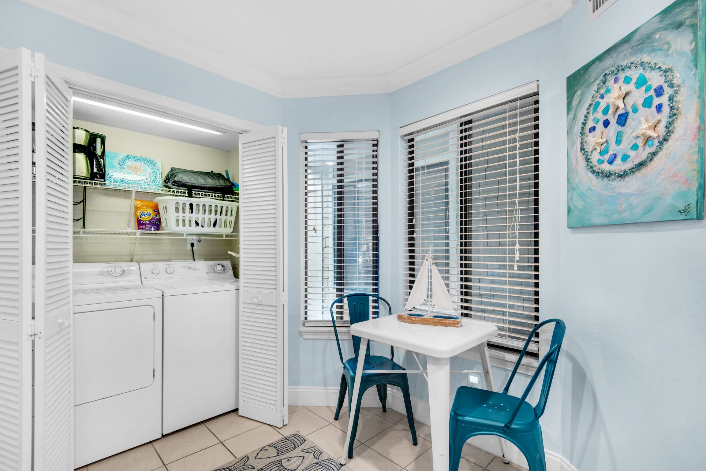 Breakfast nook with washer and dryer