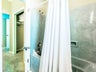 Full bath w/tub shower combo