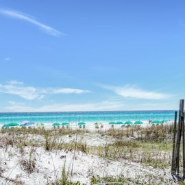 Spectacular Beaches in front of Mainsail!