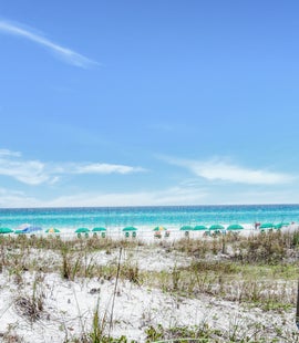 Spectacular Beaches in front of Mainsail!