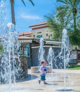 Walk to the Fountains at Grand Boulevard