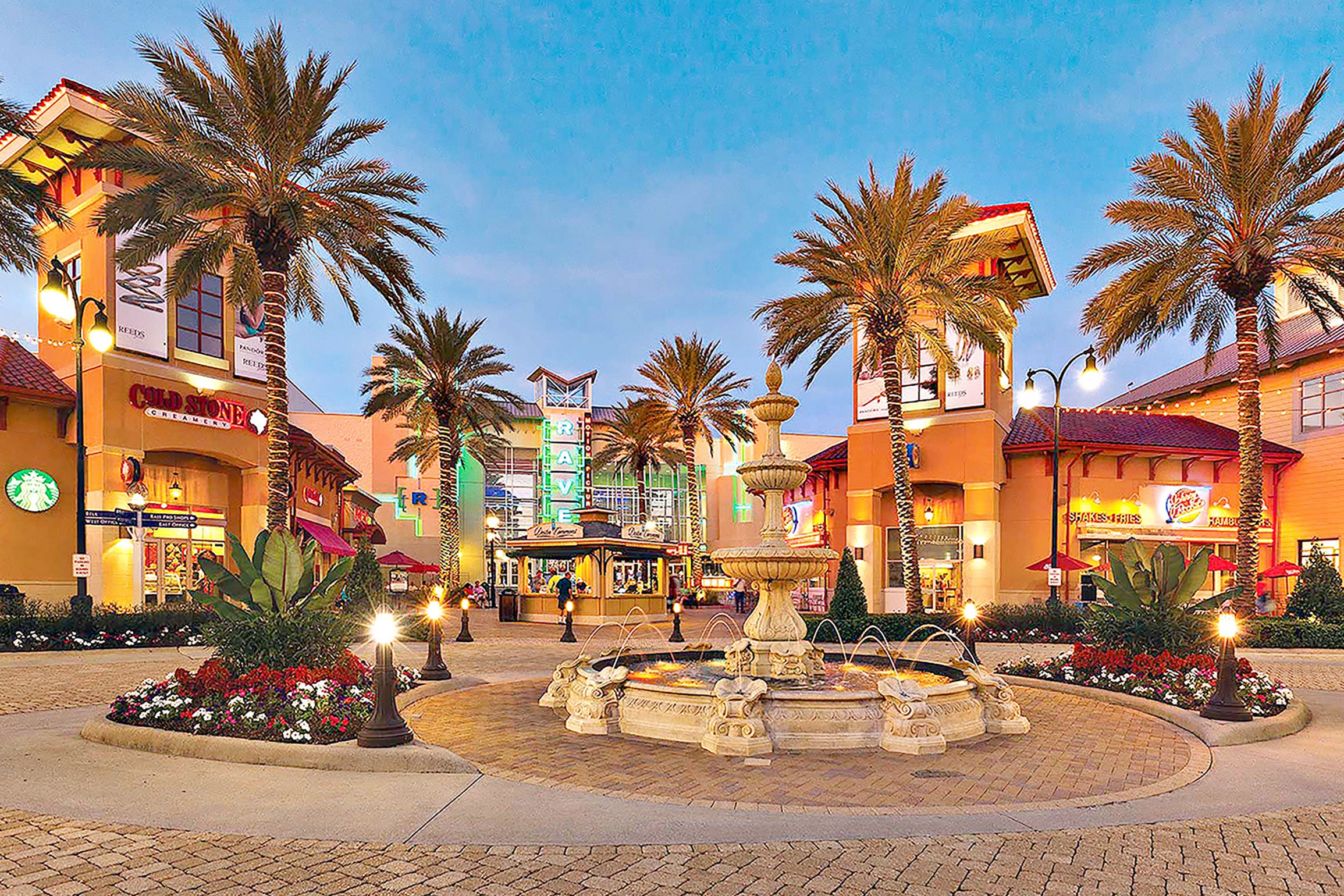 Shopping and dining nearby at Destin Commons