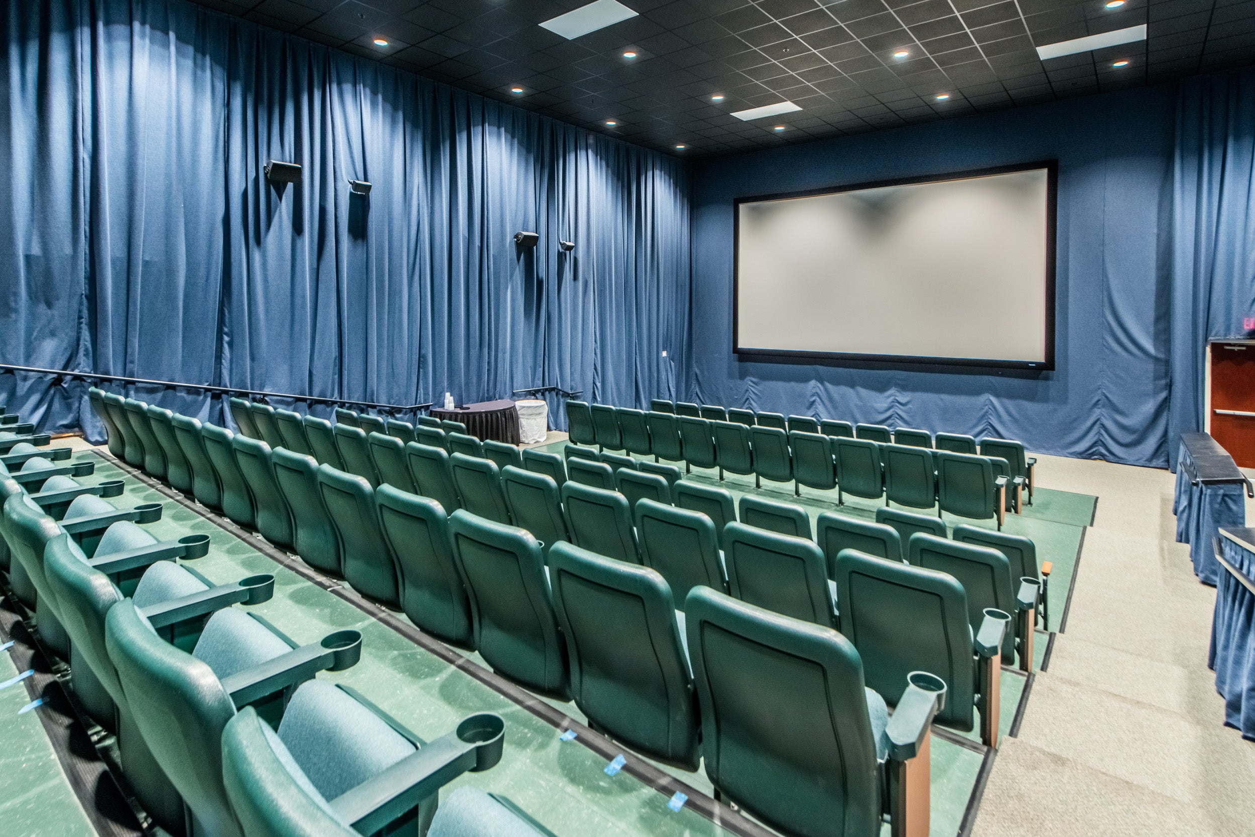 Majestic Movie Theater wstadium seating