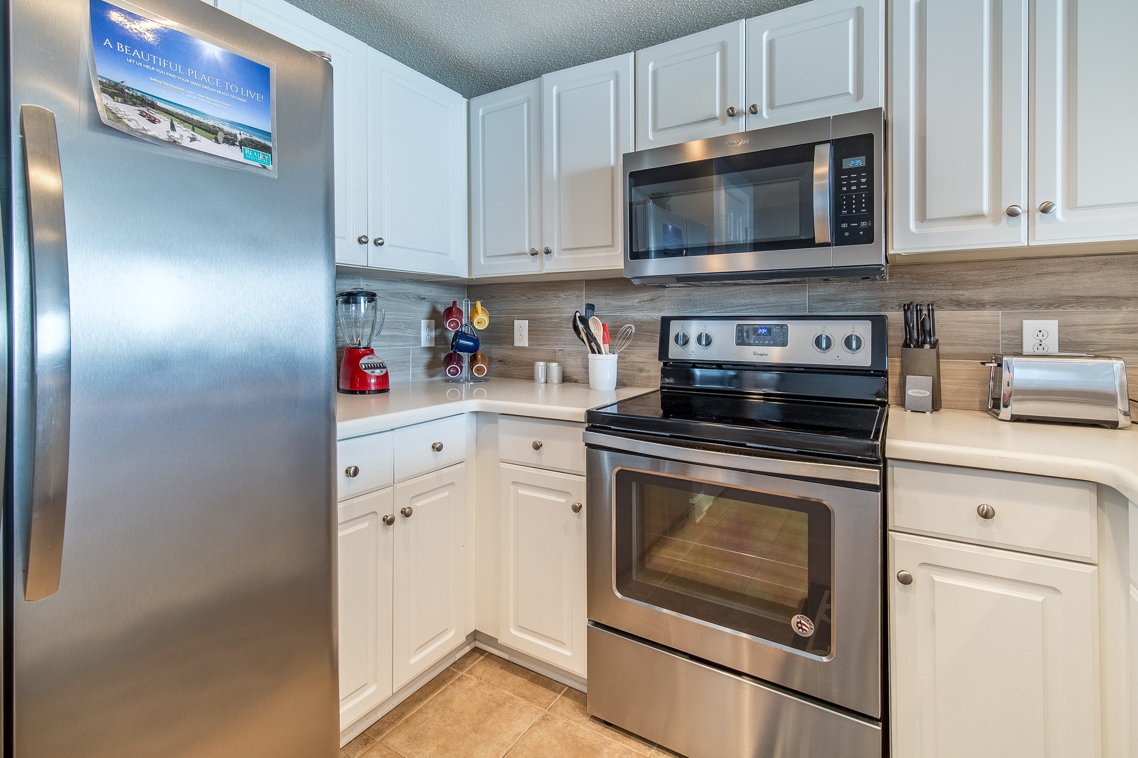 Stainless appliances in Kitchen
