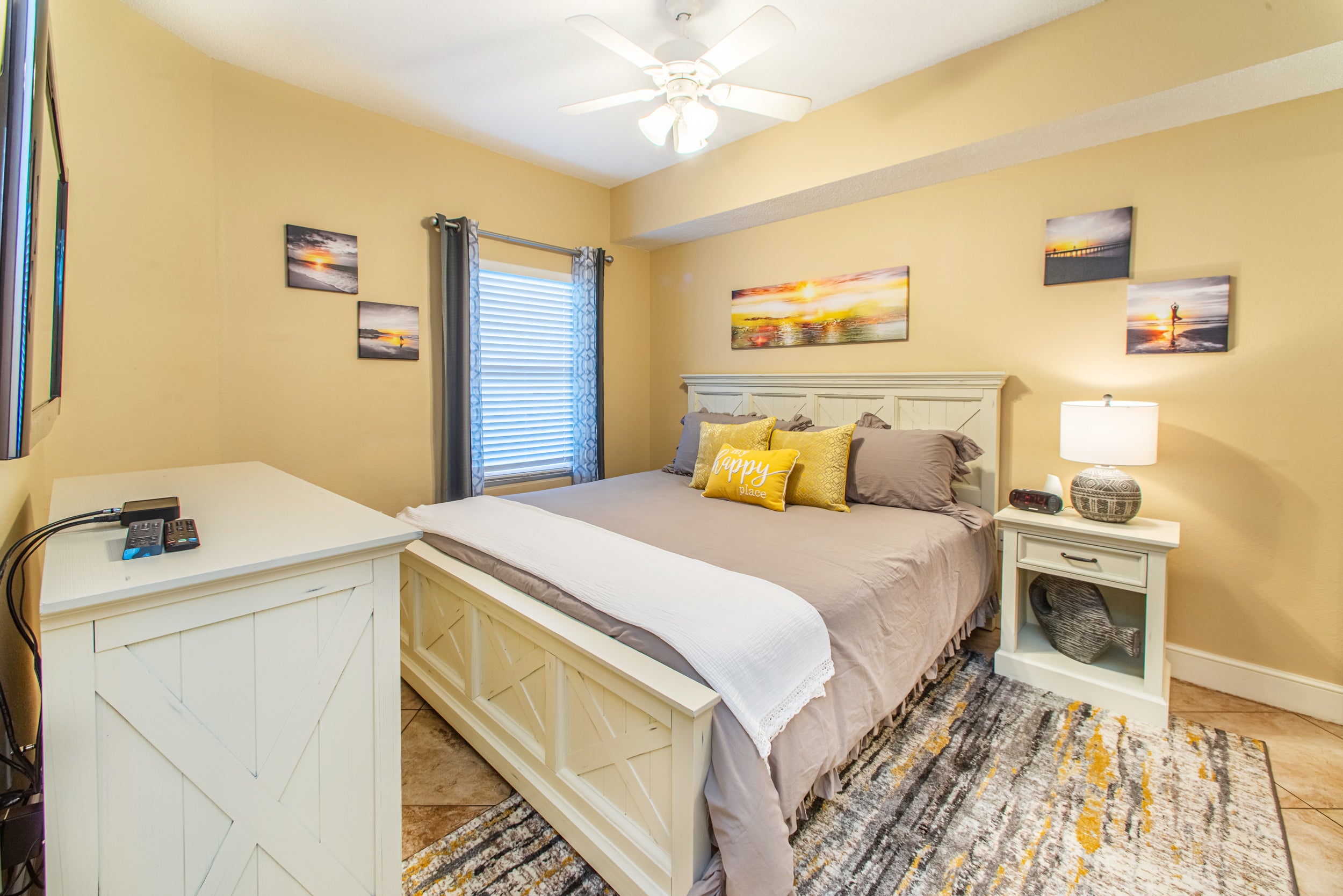 Light and airy Master bedroom w/flat screen TV!