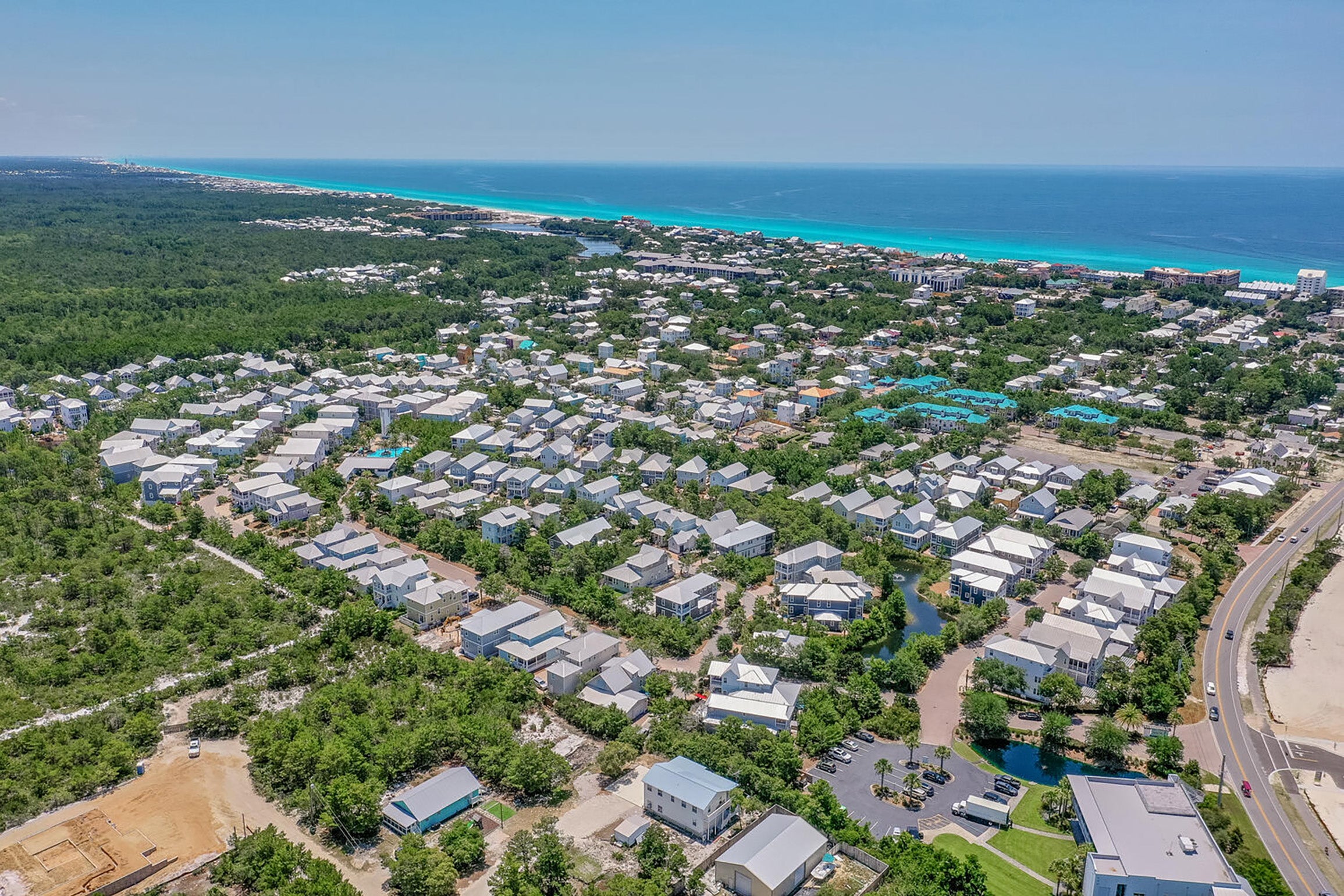 Aerial view of Highland park community distance to beach