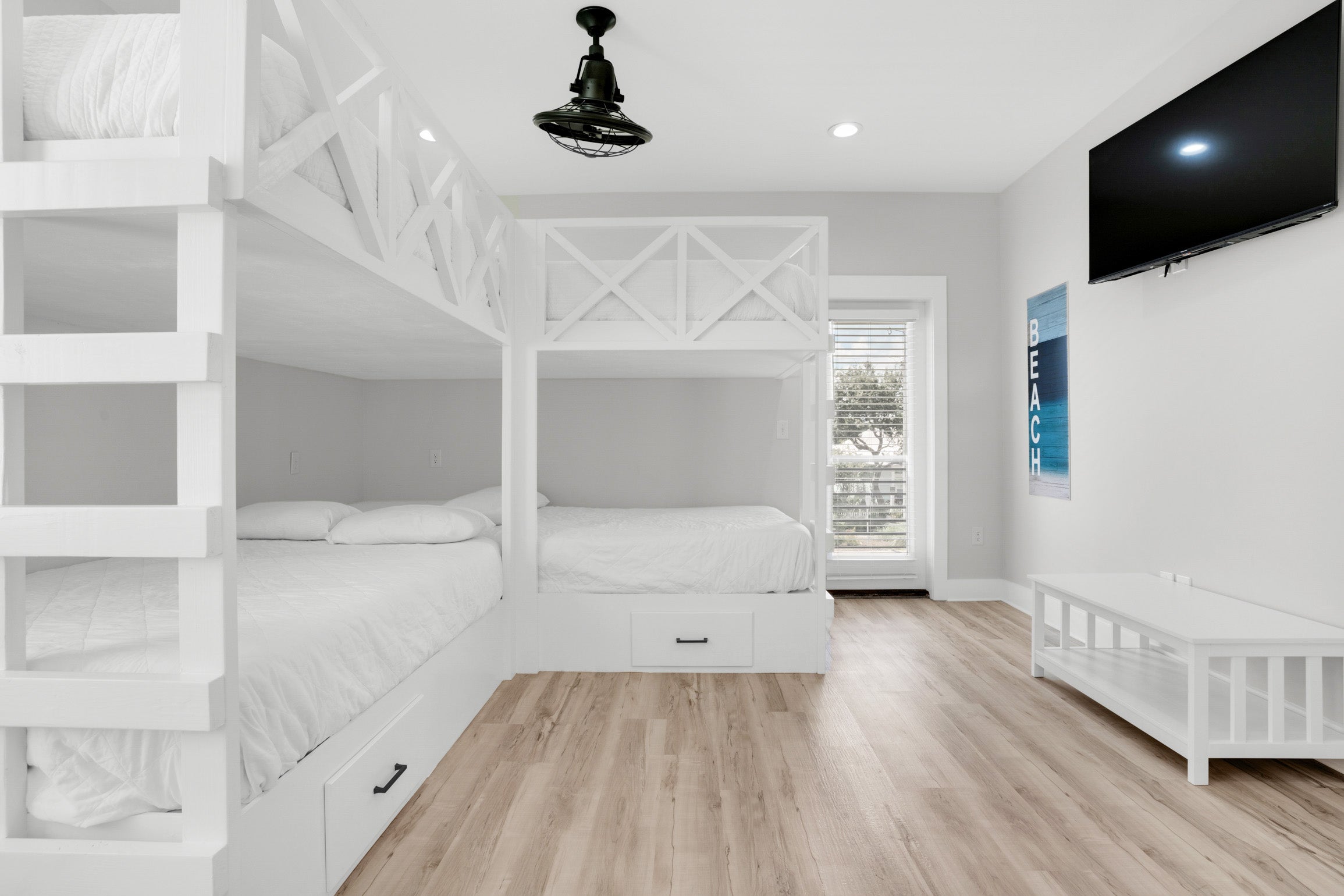Bunk room with 4 beds