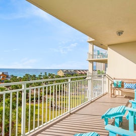 Relax on the massive balcony! Sterling Shores 502