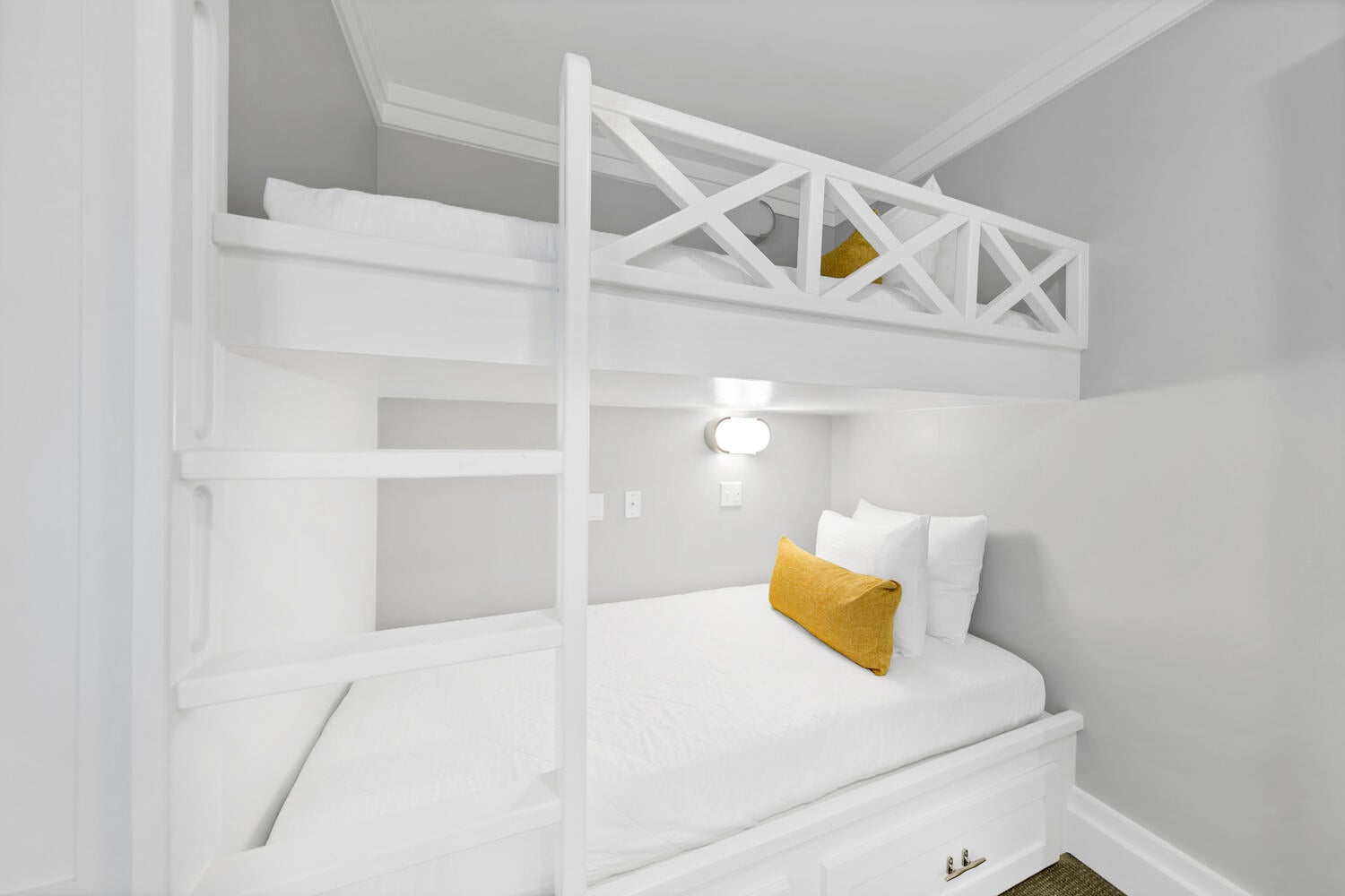 Guest room with bunk bed