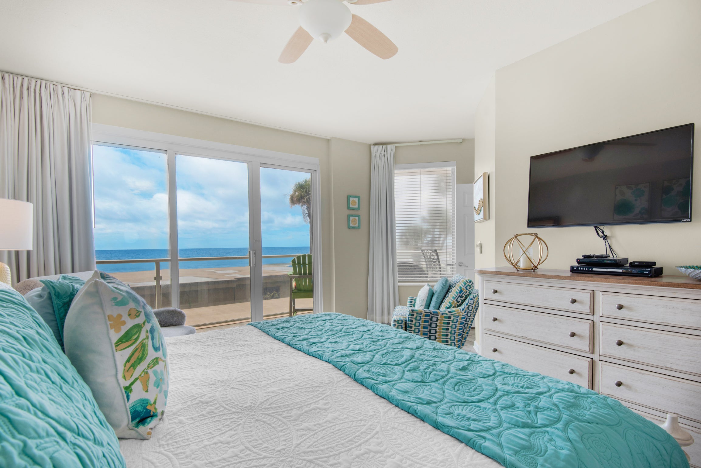 Guest bedroom with incredible view