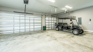 Spacious+3+car+garage