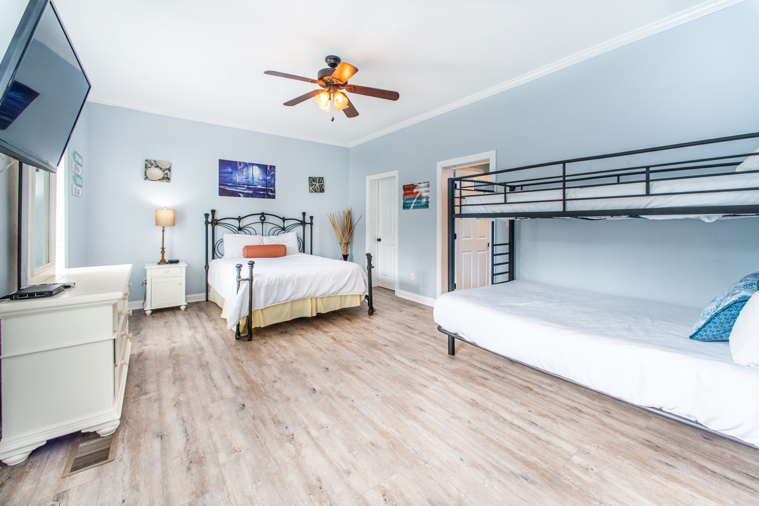 Large bedroom with bunk beds on 1st Flr