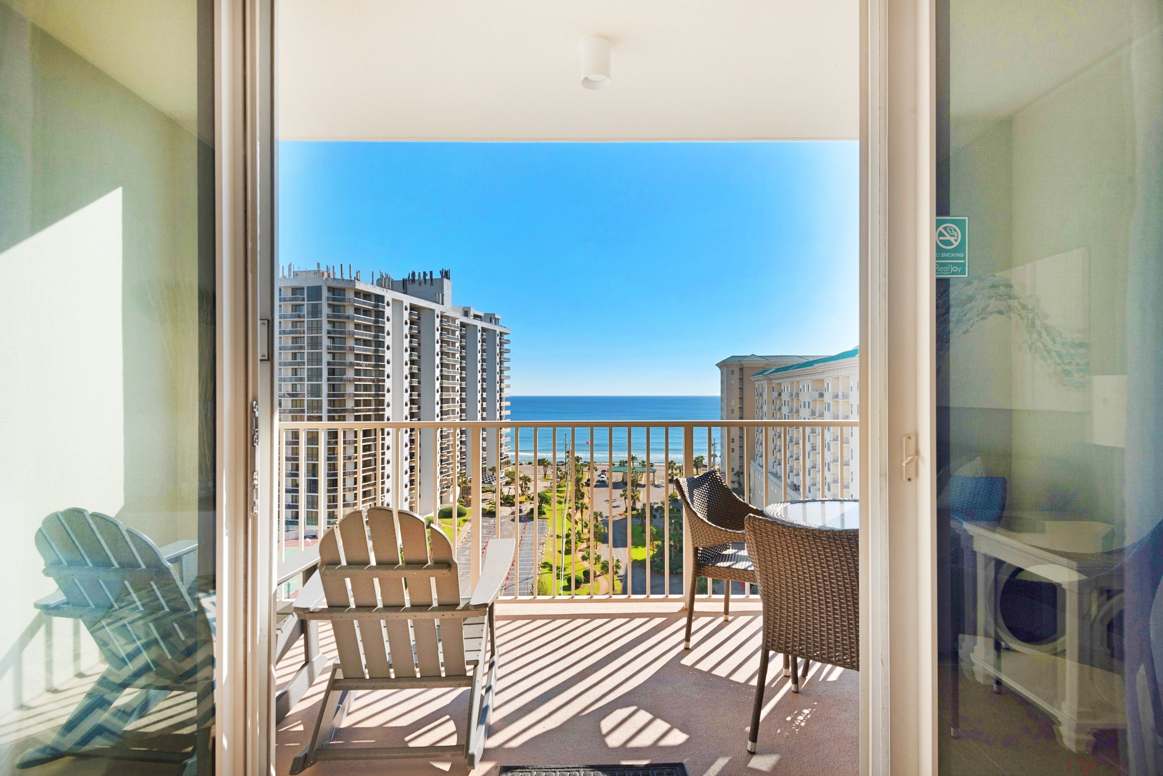 Step out to these great Gulf views!