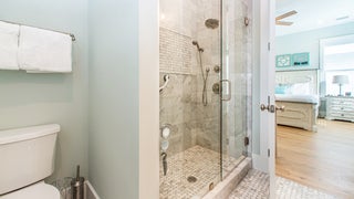 Master+bathroom+with+walk-in+shower