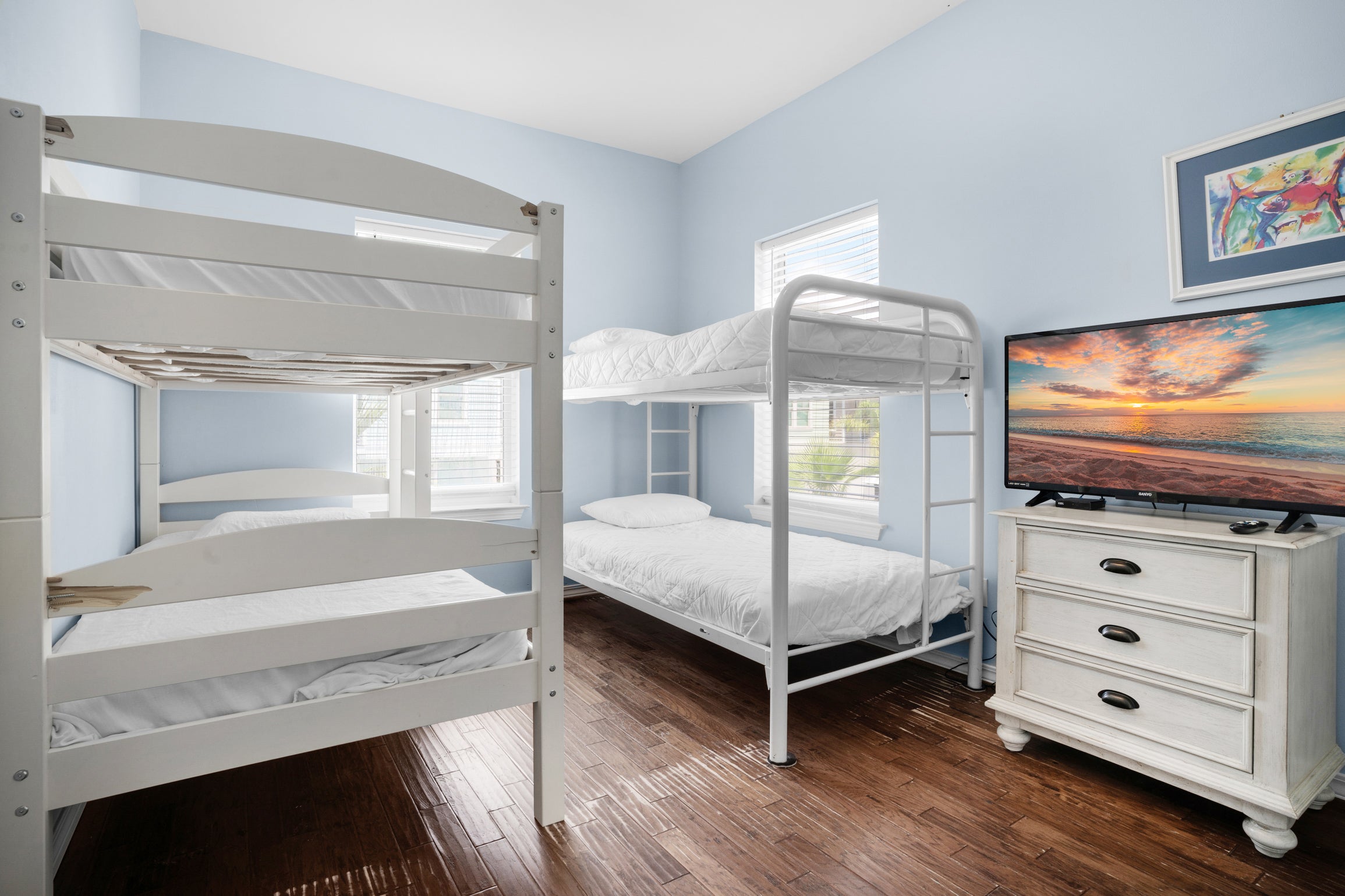 Guest bunk room with 2 bunk beds