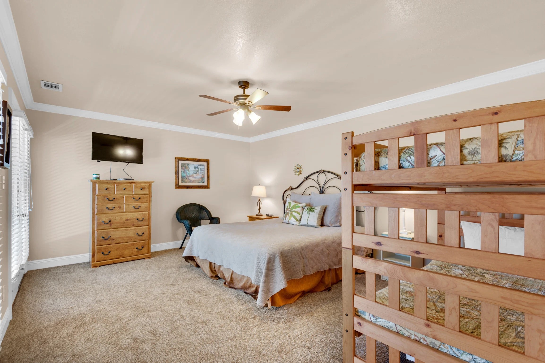 Guest bedroom with bunk bed and King size bed 