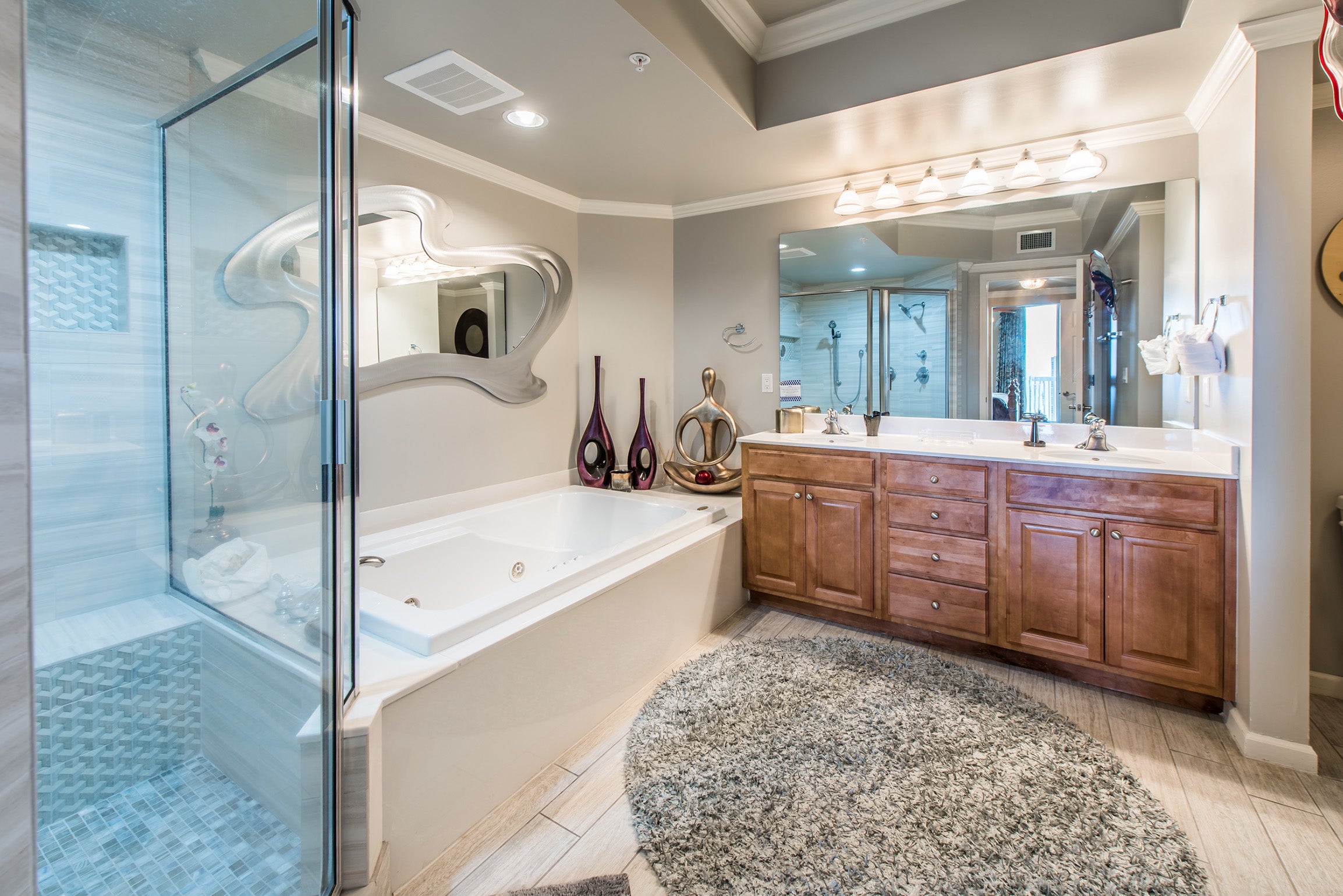 Dual sinks, soaking tub, seat in shower - wow!
