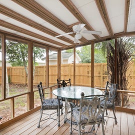 Fabulous Screened in Porch