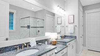 Master+bathroom+with+dual+vanity
