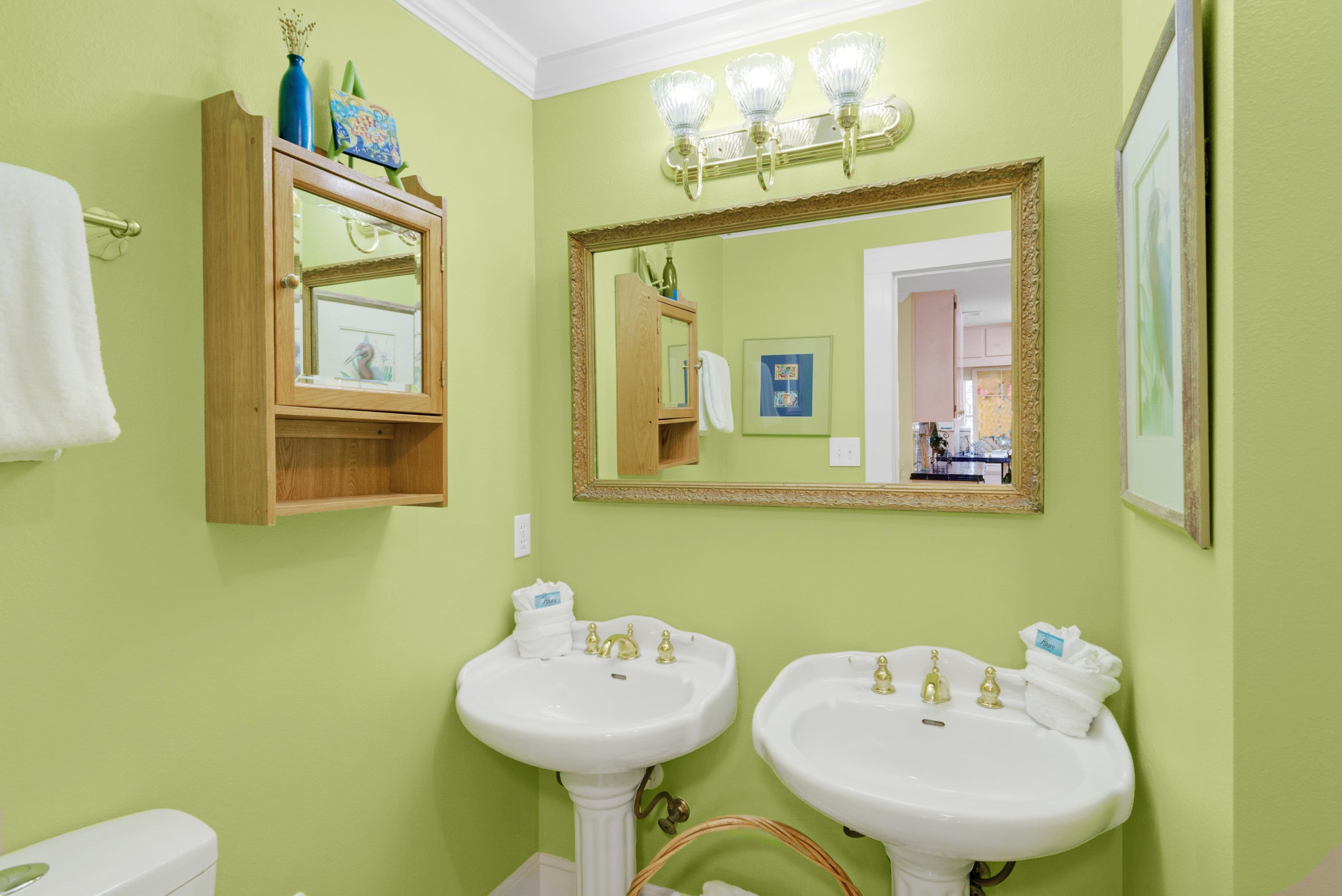 Master bath room with dual vanity