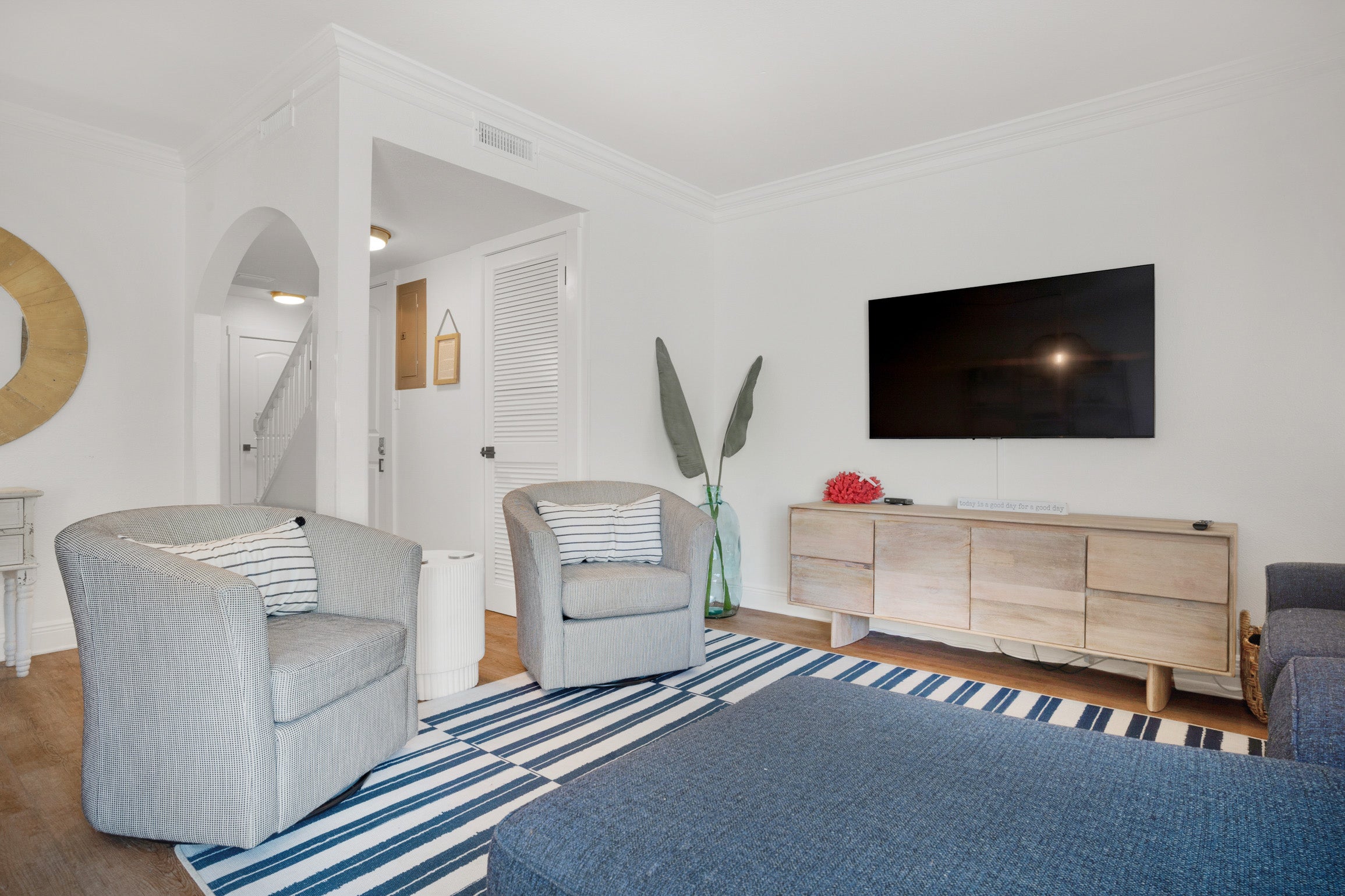 Spacious living room with flatscreen TV