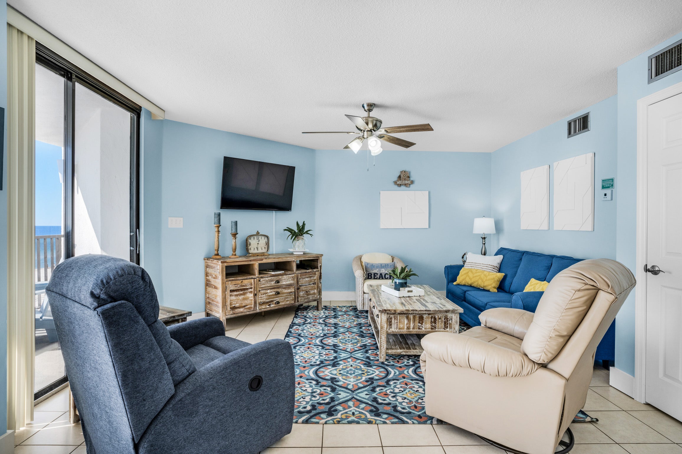 Aquavista 404W Living Room