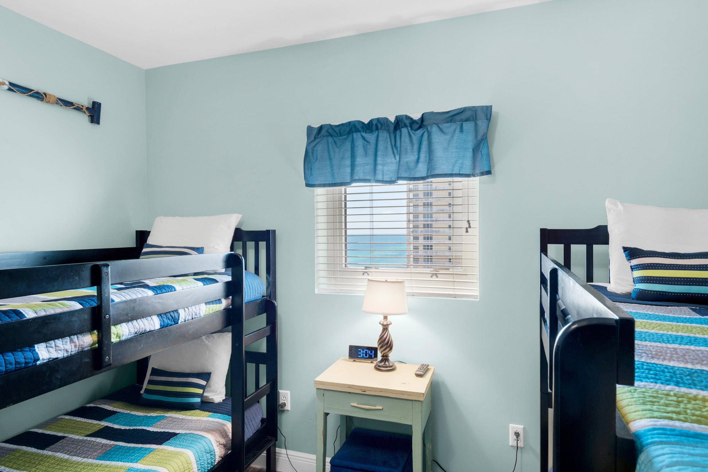 Bunk room with 2 sets of bunk beds