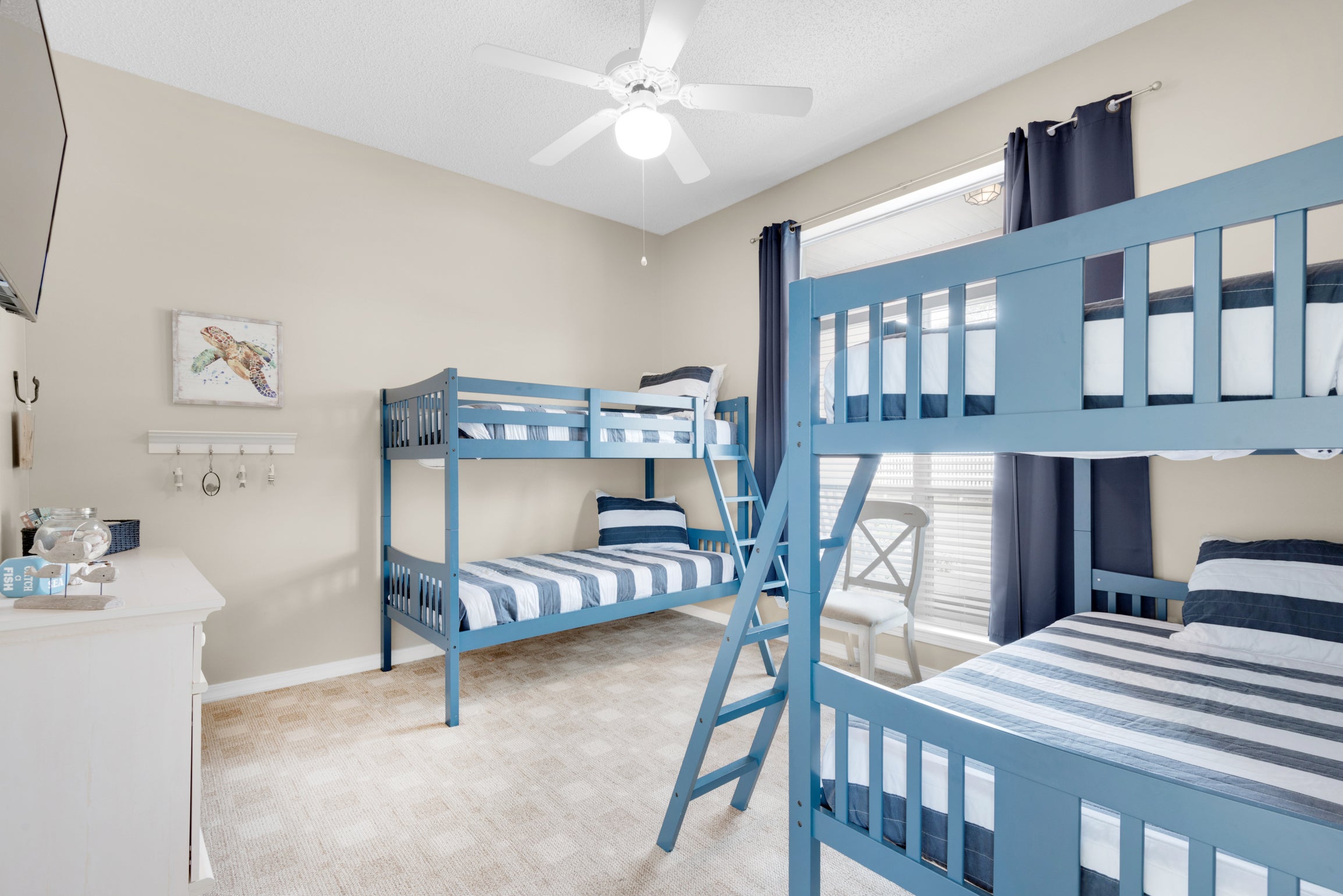 Guest bunk room with 2 sets of beds