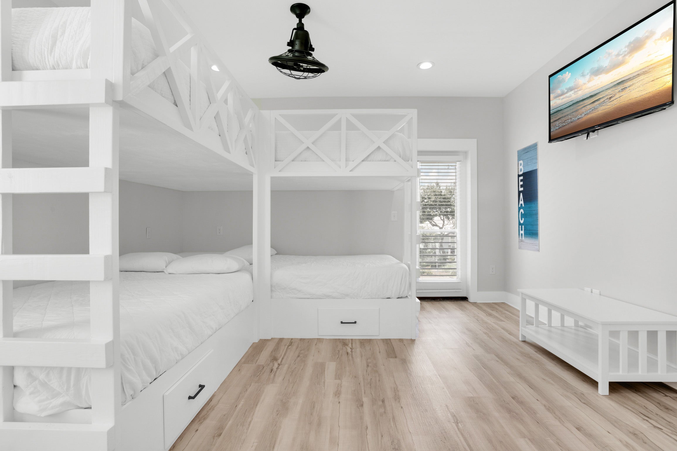 Bunk room with 4 beds
