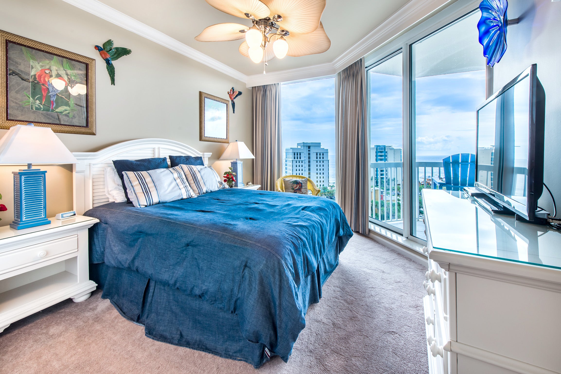 Spacious Guest room w/full bed and gorgeous view