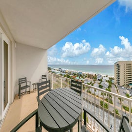 Laketown Wharf 903 balcony