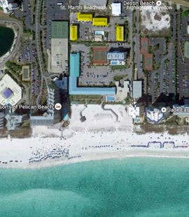 Villas highlighted in yellow close to the beach