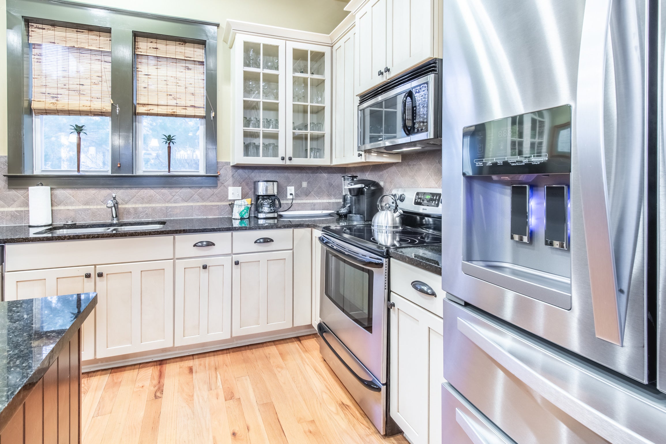 Stainless Appliances and Granite Countertops
