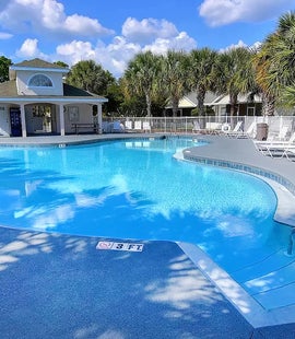 Palm Cove swimming pool 