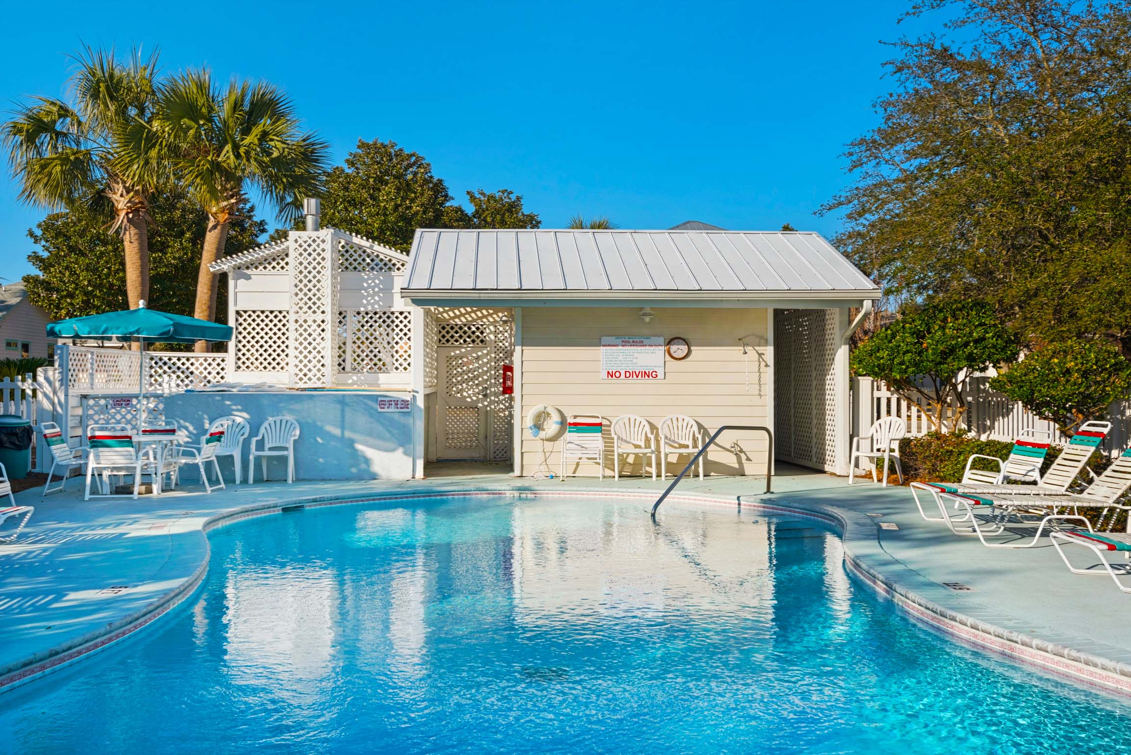 Crystal Beach Cottages pool