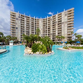 Huge Lagoon Pool at Edgewater 