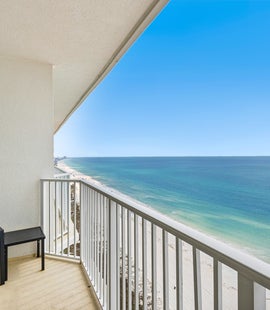 Boardwalk 2206- Barefeet  Retreat balcony views