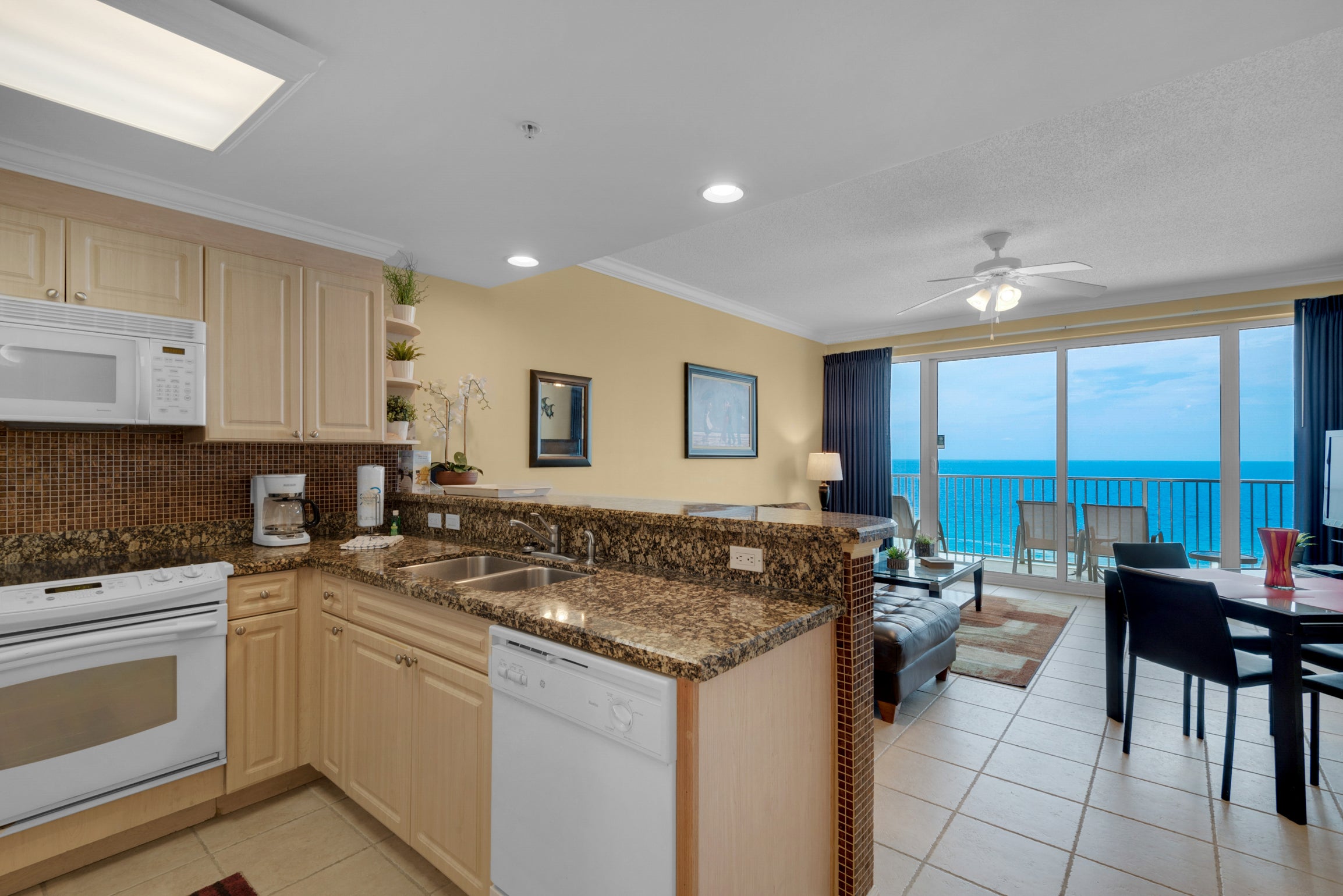 Boardwalk 1405 is spacious and beautiful