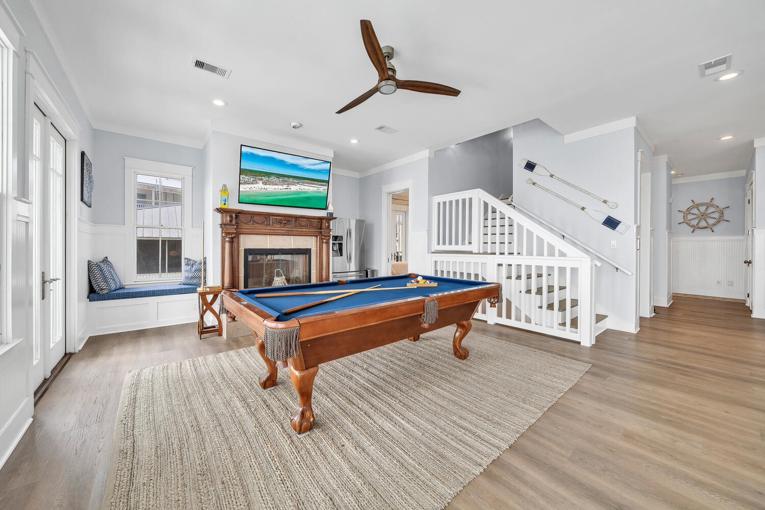 2nd floor with large flat screen and pool table