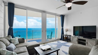 Aqua+Resort+1705+-+Beautiful+Living+room+views