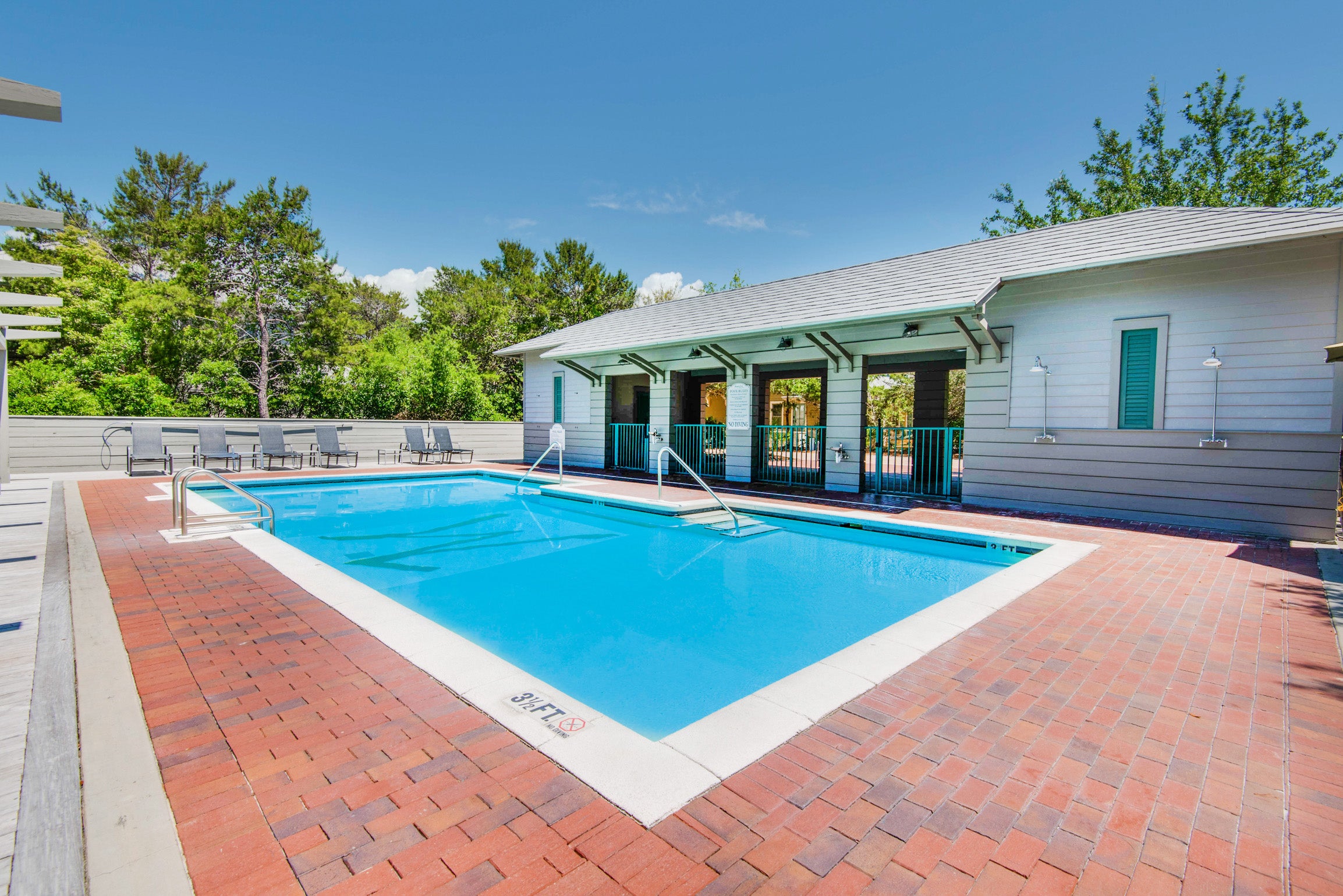 Magnolia Cottages pool 