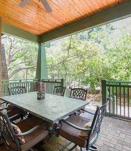 Petes Beach House has a fabulous patio with a dining table